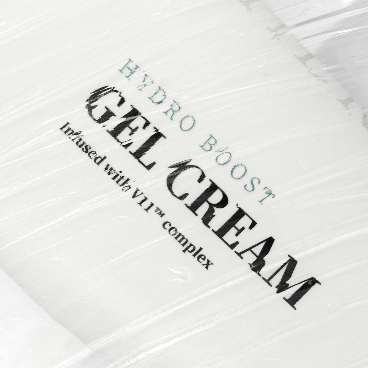 Moisturising gel cream with hyaluronic acid, chamomile and allantoin - Village 11 | MiiN Cosmetics